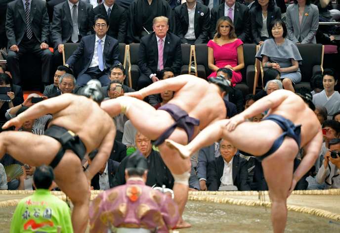 Le président américain Donald Trump, assiste à la dernière journée du grand tournoi d’été de sumo, le 26 mai, à Tokyo.