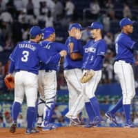 Chunichi players celebrate their victory over the Marines on Monday at Chiba's Zozo Marine Stadium.