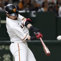Giants pinch hitter Daikan Yoh delivers a go-ahead double in the eighth inning against the Buffaloes on Tuesday at Tokyo Dome. Yomiuri defeated Orix 4-3.