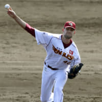 Former Eagles pitcher Loek van Mil has died at age 34 the Royal Dutch Baseball and Softball Federation announced Monday.