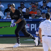 The Yankees' Aaron Judge watches his home run against Dodgers pitcher Clayton Kershaw on Sunday in Los Angeles.
