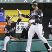 The Hawks' Yurisbel Gracial (right) is congratulated by pitcher Kodai Senga after hitting a solo homer in the eighth inning against the Lions on Thursday at MetLife Dome. Fukuoka SoftBank beat Seibu 3-2.