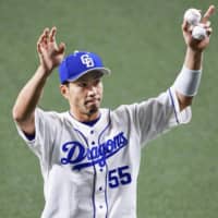 The Dragons' Nobumasa Fukuda salutes the team's fans after driving in two runs in Chunichi's 2-1 victory over the Yomiuri Giants on Thursday at Nagoya Dome.