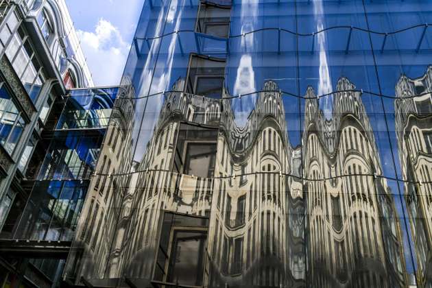 La façade en verre ondulé de La Samaritaine, à Paris.