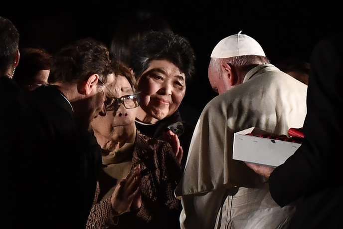 Des survivants du bombardement atomique du 6 août 1945 à Hiroshima rencontrent le pape François, le 24 novembre 2019.