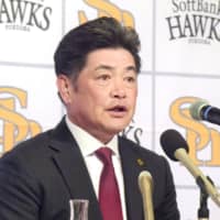 Hawks manager Kimiyasu Kudo speaks at a news conference in Fukuoka on Wednesday after receiving his fourth Shoriki award.