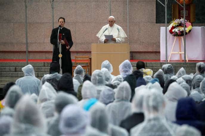Le pape François dans le parc de la paix de Nagasaki au Japon, le 24 novembre.