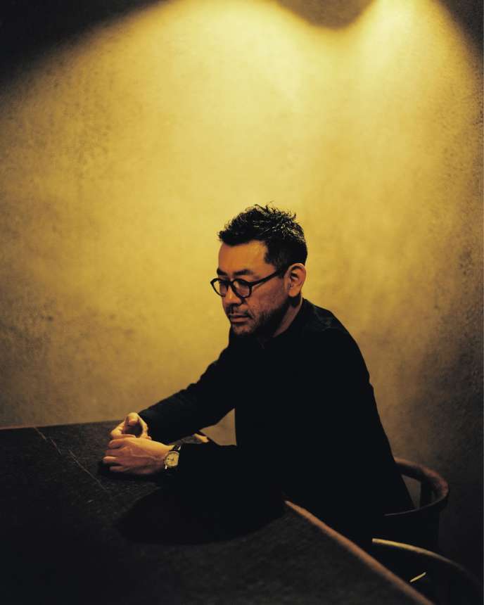 Shinichiro Ogata dans sa boutique parisienne, le 17 décembre.