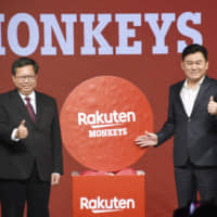 Rakuten owner Hiroshi Mikitani (second from right) unveils the branding of the Rakuten Monkeys on Tuesday in Taipei.