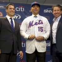 Mets manager Carlos Beltran (center) poses with the team's GM Brodie Van Wagenen (left) and COO Jeff Wilpon during his introductory news conference in New York on Nov. 4, 2019. Beltran and the Mets parted ways on Thursday in the aftermath of a sign-stealing scandal.