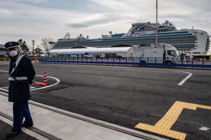 Le navire de croisière « Diamond-Princess », en quarantaine à Yokohama, au sud de Tokyo, le 20 février, en raison des craintes du coronavirus.