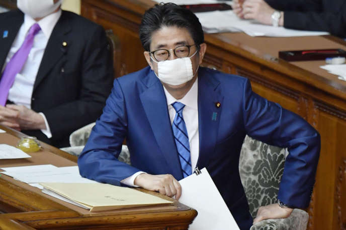Le premier ministre du Japon, Shinzo Abe, au Parlement, à Tokyo, le 27 avril.