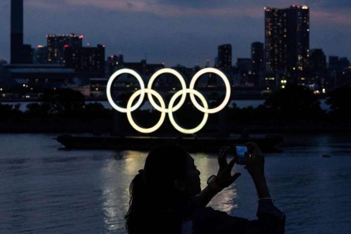 Les anneaux olympiques le 2 juin à Tokyo.=
