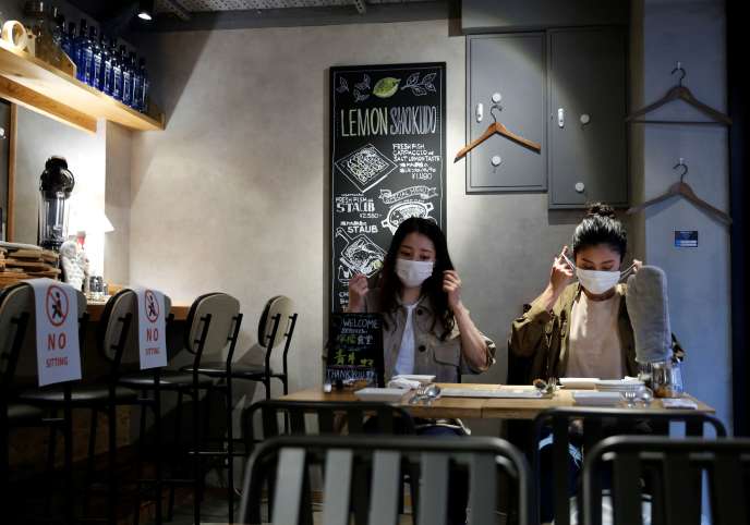 Dans un restaurant de Tokyo, le 22 juin.