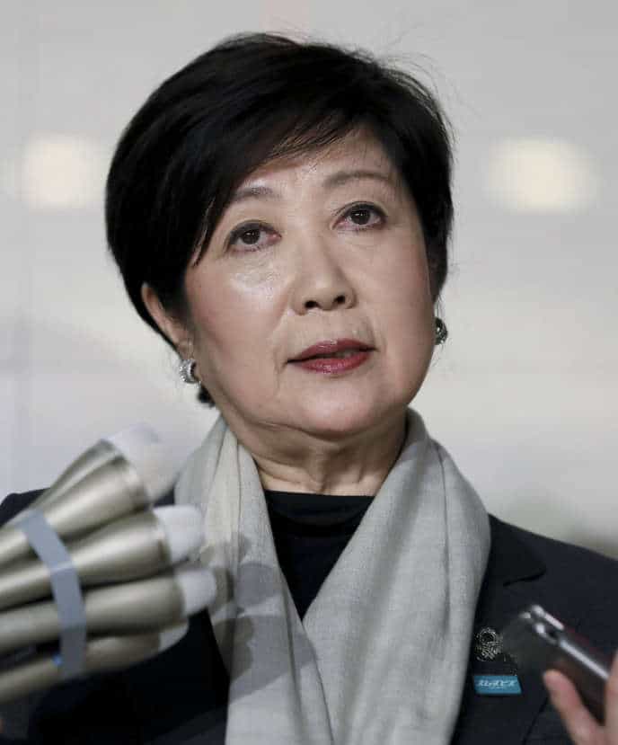 Yuriko Koike lors de la conférence de presse à Tokyo, le 24 mars. Elle annonce le report des Jeux Olympiques à l’été 2021.
