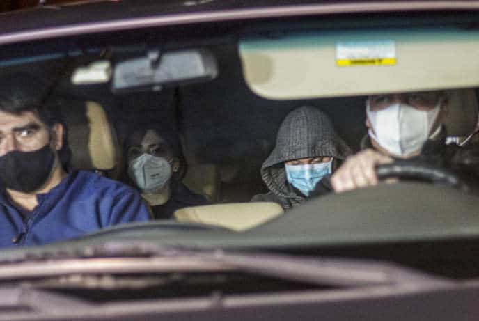 Les enquêteurs de police sont venus chercher Nicolas Zepeda (à l’arrière de la voiture, à droite) à son domicile, à Viña del Mar, au Chili, le 22 juillet 2020, la veille de son extradition vers la France.