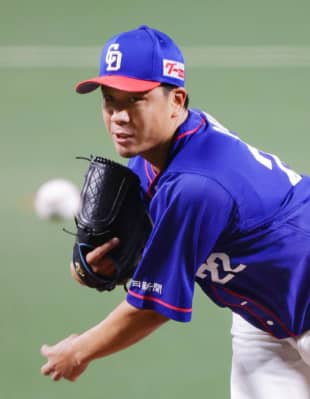 Dragons starter Yudai Ono pitches against the Giants on Sept. 8 in Nagoya. | KYODO