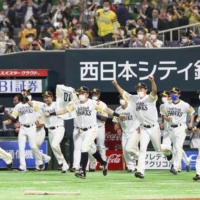Hawks players run out to celebrate after clinching the Pacific League pennant for the first time since 2017 on Tuesday in Fukuoka. | KYODO