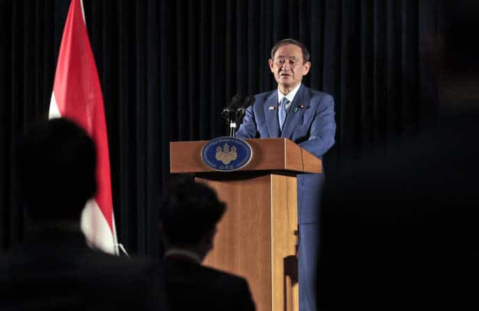 Le Premier ministre japonais Yoshihide Suga lors d’une conférence de presse à Djakarta, le 21 octobre.