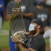 Dodgers third baseman Justin Turner celebrates with the trophy after Los Angeles' series-clinching win over the Rays in Game 6 on Tuesday in Arlington, Texas. | AP