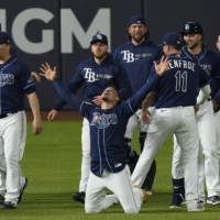 Rays players celebrate their win over Los Angeles. | AP