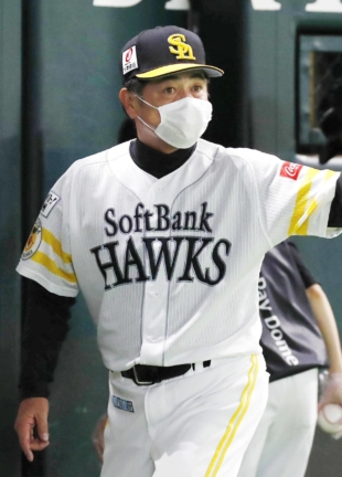SoftBank manager Kimiyasu Kudo said the team would do 'everything we can' to win their fourth straight Japan Series. | KYODO