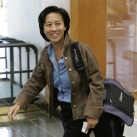 Dodgers assistant GM Kim Ng walks through the hotel lobby during the first day of MLB's general managers meetings in Orlando, Florida, on Nov. 5, 2007. | AP