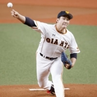 Yomiuri starter Tomoyuki Sugano pitches against the Hawks during Game 1 of the Japan Series on Saturday at Osaka's Kyocera Dome. | KYODO