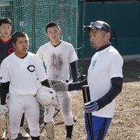 Ichiro Suzuki instructs Chiben Wakayama players during a practice on Friday. | KYODO