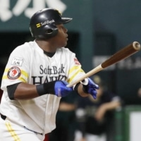 Oscar Colas is free to pursue an MLB contract after the Hawks declined to offer him a deal for 2021. | KYODO 