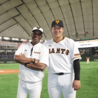 Warren Cromartie (left) spent time working with Giants slugger Kazuma Okamoto during his time as an adviser with the team. | COURTESY OF WARREN CROMARTIE 