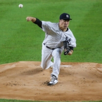 Yankees starter Masahiro Tanaka pitches against the Blue Jays at Yankee Stadium in New York on Sept. 17. | USA TODAY / VIA REUTERS