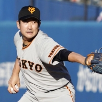 Tomoyuki Sugano will return to the Giants next season after failing to reach a deal with an MLB club during his posting window, which expired on Thursday. | KYODO