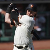 Justin Smoak, who played for the San Francisco Giants in 2020 has agreed to a two-year deal with the Yomiuri Giants, the club announced on Thursday. | USA TODAY / VIA REUTERS