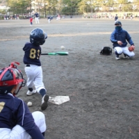 A junior member of the Yokohama Kanazawa V. Lux youth baseball club trains on Dec. 6 in Yokohama. | KYODO 