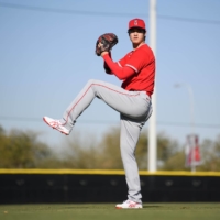 The Angels' Shohei Ohtani throws during a workout in Tempe, Arizona, on Wednesday. | USA TODAY / VIA REUTERS