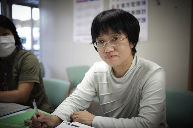 Tomoko Hatsuzawa à Fukushima le 25 mai 2011. Elle appartient à un groupe de parents qui mène des actions pour protéger leurs enfants de la radioactivité. Son fils Naoyuki est alors âgé de 11 ans.