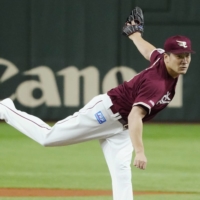 Masahiro Tanaka delivers a pitch against the Fighters on Saturday afternoon at Tokyo Dome. | KYODO