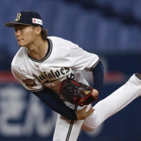 Buffaloes starter Yoshinobu Yamamoto pitches against the Eagles at Kyocera Dome in Osaka on Wednesday. | KYODO