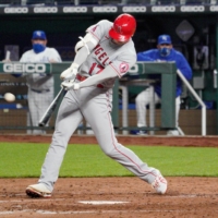 Los Angeles' Shohei Ohtani hits a home run against the Royals on Tuesday in Kansas City, Missouri. | USA TODAY / VIA REUTERS