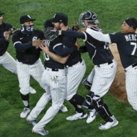 The White Sox celebrate after a no-hitter by starter Carlos Rodon (center) against the Indians in Chicago on Wednesday. | USA TODAY / VIA REUTERS