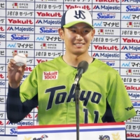 Yasunobu Okugawa speaks during his hero interview after the Swallows' win over the Carp on Wednesday at Jingu Stadium. | KYODO