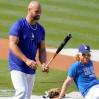 Dodgers infielder Albert Pujols (left) warms up during batting practice on Monday in Los Angeles. | USA TODAY / VIA REUTERS