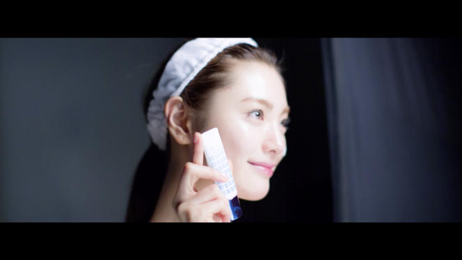 Extrait d’un spot publicitaire pour les cosmétiques japonais DHC.