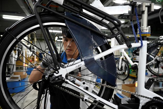 A Taichung (Taiwan), dans l’usine Giant, qui fabrique des vélos à partir des pièces de Shimano, en 2019.