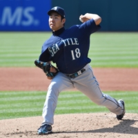 Mariners starter Yusei Kikuchi pitches against the Indians on Saturday in Cleveland. | USA TODAY / VIA REUTERS