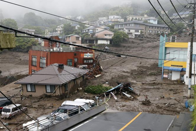 Le glissement de terrain a endommagé la ville d’Atami, au Japon, samedi 3 juillet 2021.