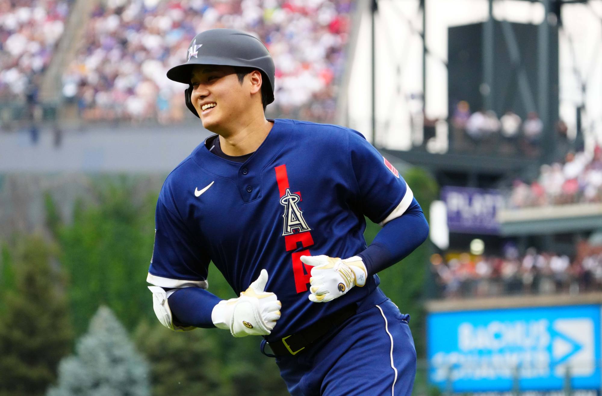 Shohei Ohtani heads back to the dugout after grounding out in the first inning of the MLB All Star Game on Tuesday. | USA TODAY / VIA REUTERS