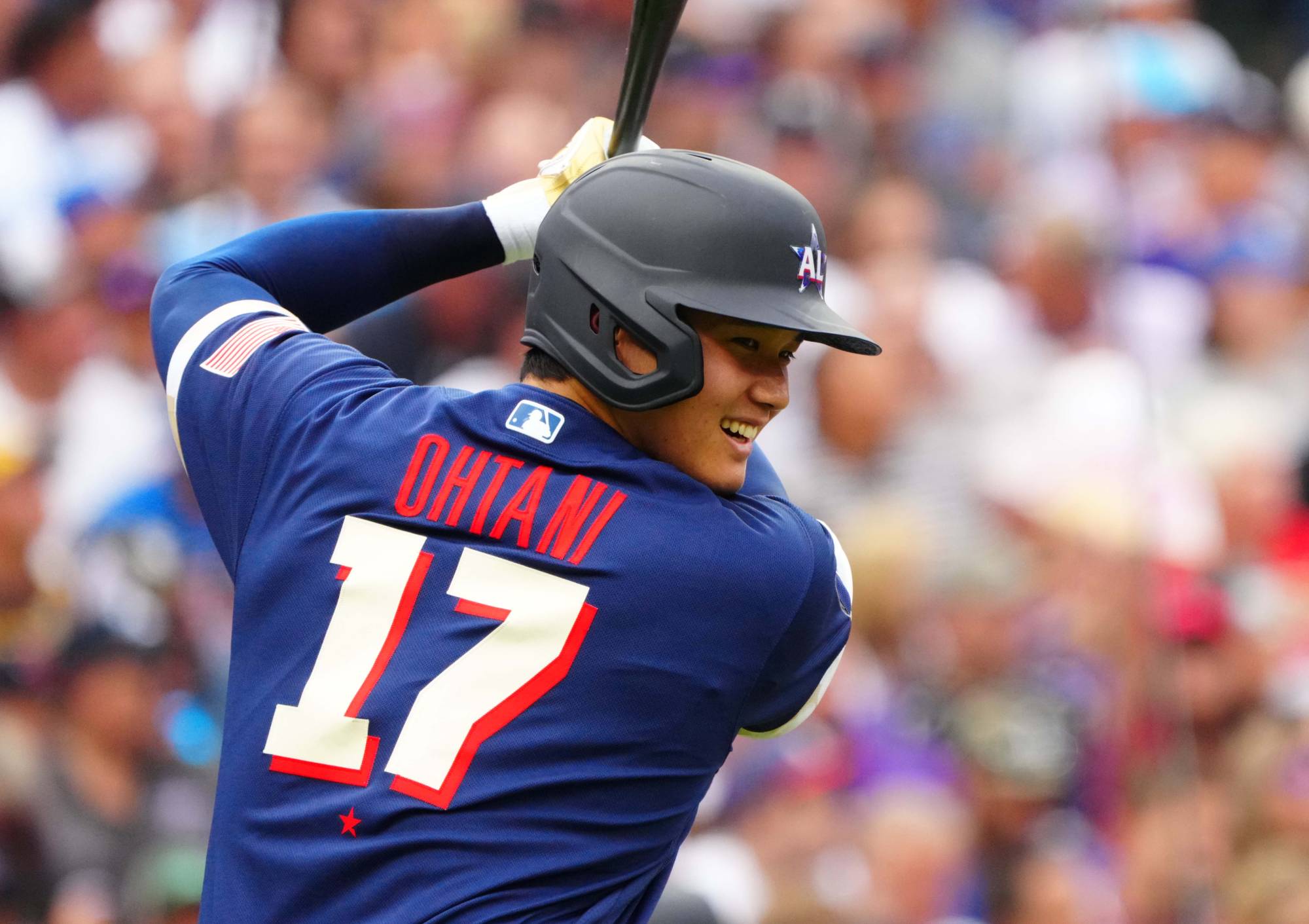 Shohei Ohtani, the American League's starting pitcher, waits for a pitching during the first inning of the MLB All-Star Game on Tuedsay. | USA TODAY / VIA REUTERS