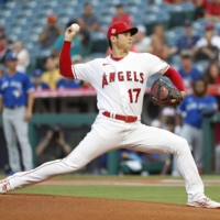 Angels starter Shohei Ohtani pitches against the Blue Jays on Wednesday in Anaheim, California. | KYODO